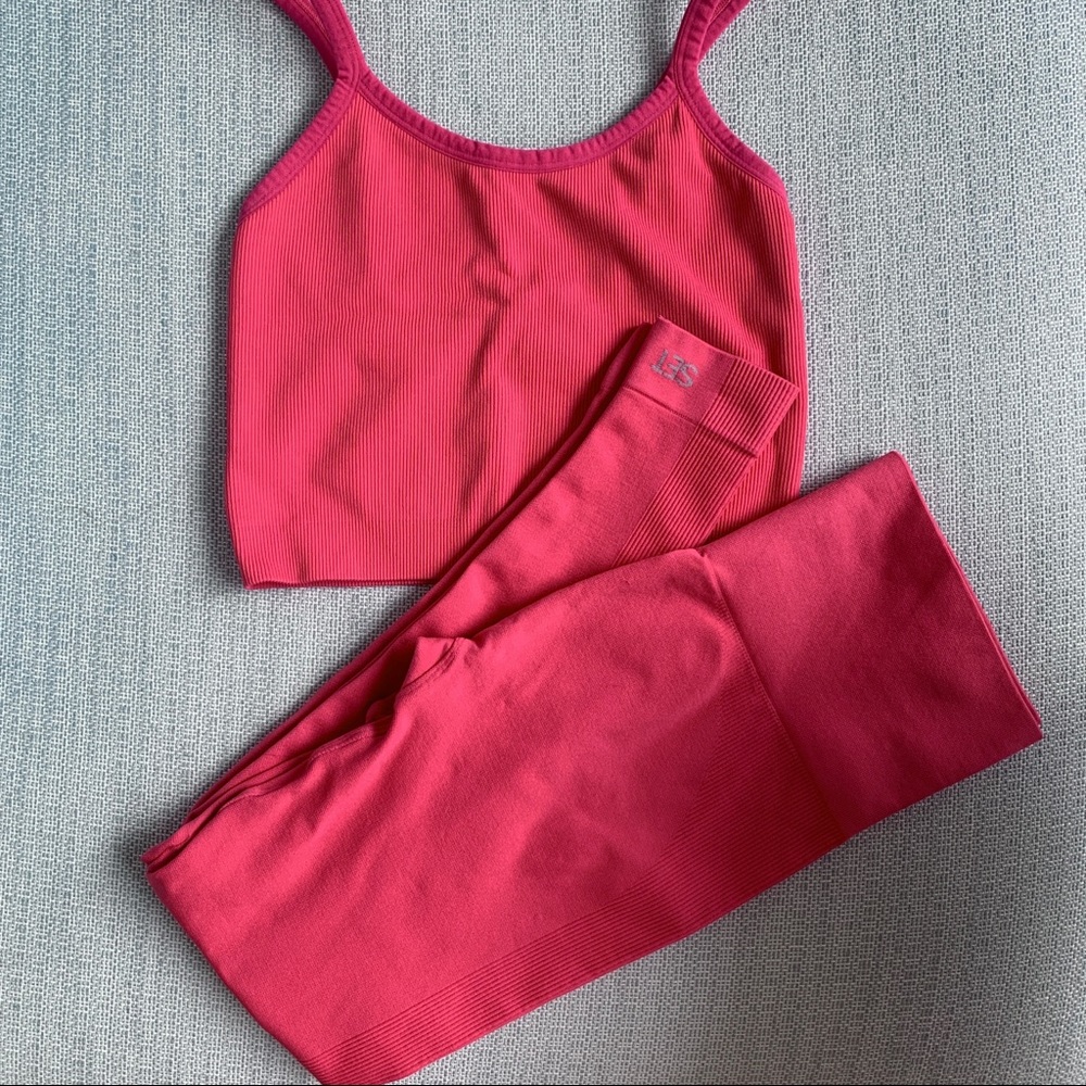 SOLD! Set Active Sculptflex Top and Leggings Set - Punch - M